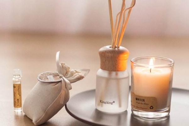 香薰精油可以放在加濕器里面嗎 香薰精油可以當(dāng)香水使用嗎 香薰精油可以放在加濕器里面嗎 香薰精油可以當(dāng)香水使用嗎