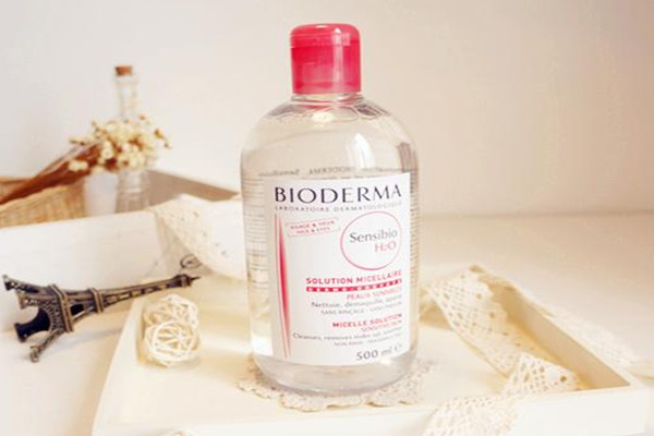 卸妝水是什么成分 卸妝水的主要作用是什么 卸妝水是什么成分 卸妝水的主要作用是什么