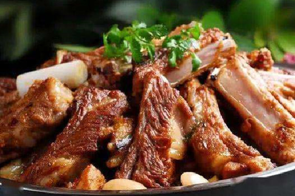 排骨的功效和作用 排骨可以燉什么 排骨的功效和作用 排骨可以燉什么