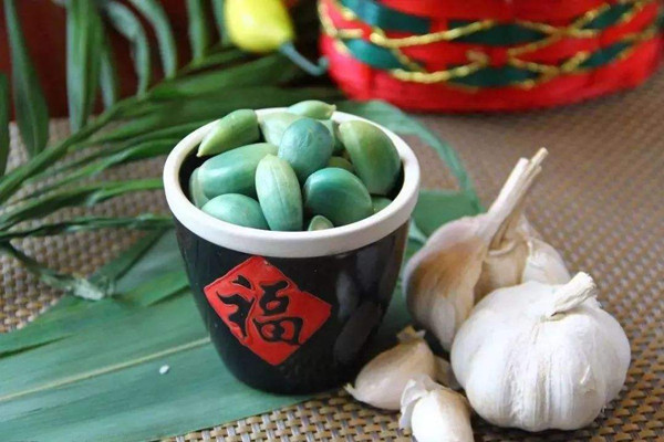 臘八蒜為什么會變綠 臘八蒜一定要臘八腌制嗎 臘八蒜為什么會變綠 臘八蒜一定要臘八腌制嗎