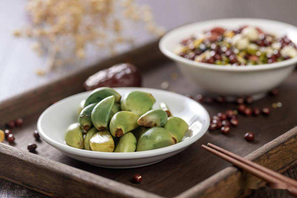 臘八蒜一天吃多少合適 臘八蒜吃了上火嗎 臘八蒜一天吃多少合適 臘八蒜吃了上火嗎