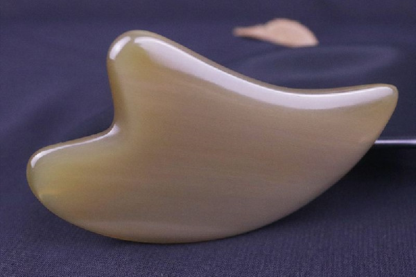 刮痧用什么油最好 刮痧必須抹油嗎 刮痧用什么油最好 刮痧必須抹油嗎