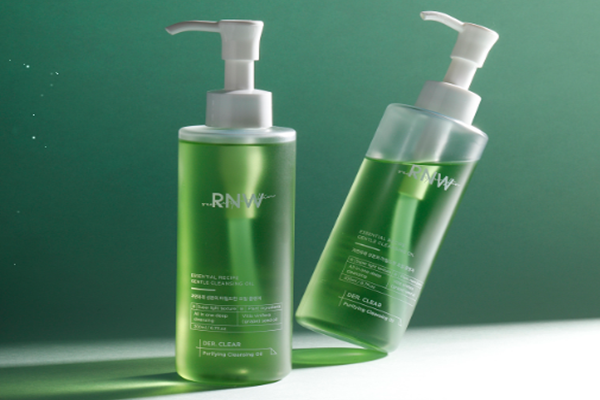 卸妝油能天天用嗎 卸妝油悶痘是什么原因 卸妝油能天天用嗎 卸妝油悶痘是什么原因