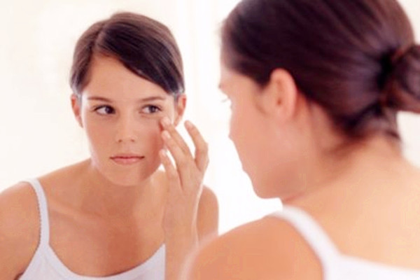 有粉刺可以化妝嗎 有粉刺可以刷酸嗎 有粉刺可以化妝嗎 有粉刺可以刷酸嗎