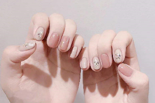 光療膠和加固膠一樣嗎 光療膠烤不干什么原因 光療膠和加固膠一樣嗎 光療膠烤不干什么原因