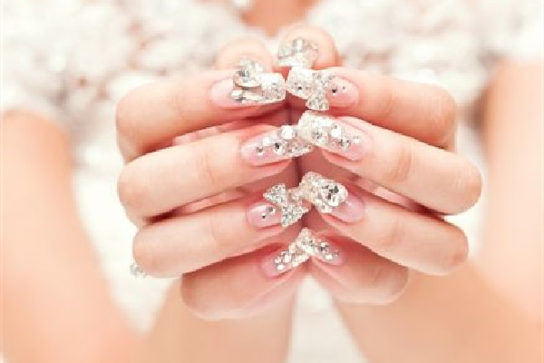 水晶甲多少錢(qián)一次 水晶甲液體對(duì)人體有害嗎 水晶甲多少錢(qián)一次 水晶甲液體對(duì)人體有害嗎