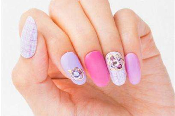 光療美甲多少錢(qián)一次 光療美甲要做多久 光療美甲多少錢(qián)一次 光療美甲要做多久