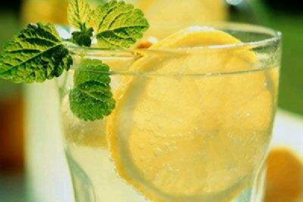 檸檬茶可以隔夜嗎 檸檬茶放多久不能喝 檸檬茶可以隔夜嗎 檸檬茶放多久不能喝