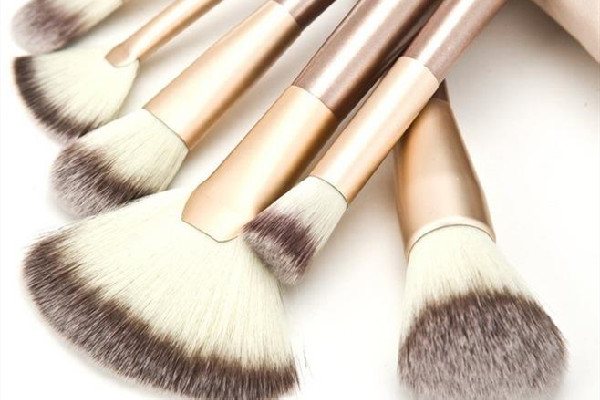 化妝刷買來(lái)需要洗嗎 化妝刷怎么清洗 化妝刷買來(lái)需要洗嗎 化妝刷怎么清洗