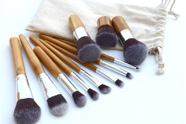 化妝刷對(duì)妝容影響大嗎 化妝刷在哪里買(mǎi)比較好 化妝刷對(duì)妝容影響大嗎 化妝刷在哪里買(mǎi)比較好