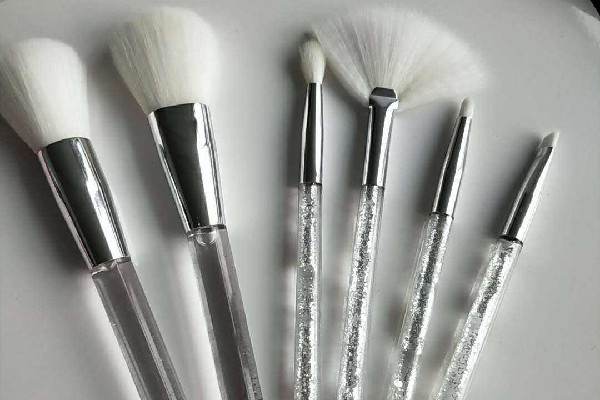 化妝刷對(duì)妝容影響大嗎 化妝刷在哪里買(mǎi)比較好 化妝刷對(duì)妝容影響大嗎 化妝刷在哪里買(mǎi)比較好