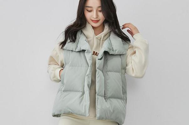 羽絨馬甲買大還是買小 羽絨馬甲的優(yōu)點 羽絨馬甲買大還是買小 羽絨馬甲的優(yōu)點