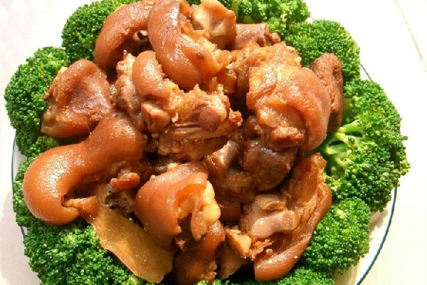 豬蹄要不要焯水 豬蹄焯水多長時間合適 豬蹄要不要焯水 豬蹄焯水多長時間合適