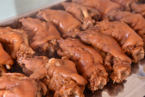 豬蹄用高壓鍋壓多長時間 豬蹄是前蹄好還是吃后蹄好