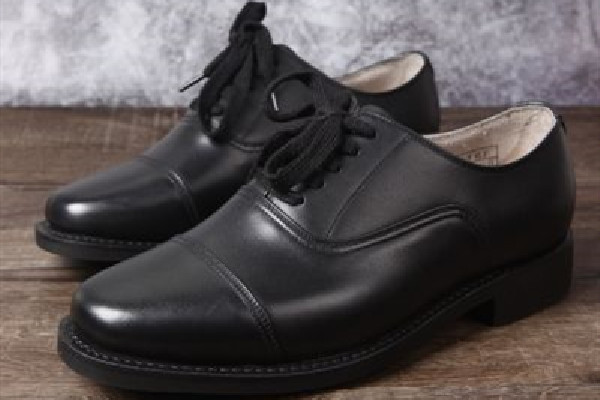 皮鞋有褶皺怎么恢復(fù) 皮鞋有褶皺是正常的嗎 皮鞋有褶皺怎么恢復(fù) 皮鞋有褶皺是正常的嗎