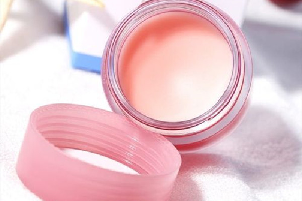 唇膜可以用作口紅打底嗎 唇膜會不會使嘴唇變厚 唇膜可以用作口紅打底嗎 唇膜會不會使嘴唇變厚