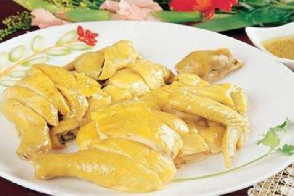 三黃雞燉多久才能燉熟 三黃雞燉蘑菇的做法 三黃雞燉多久才能燉熟 三黃雞燉蘑菇的做法