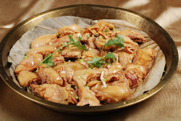 三黃雞燉多久才能燉熟 三黃雞燉蘑菇的做法 三黃雞燉多久才能燉熟 三黃雞燉蘑菇的做法