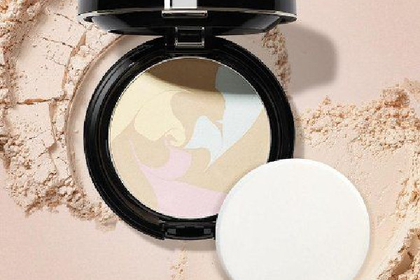 粉餅用什么粉撲 粉餅用洗面奶可以洗掉嗎 粉餅用什么粉撲 粉餅用洗面奶可以洗掉嗎