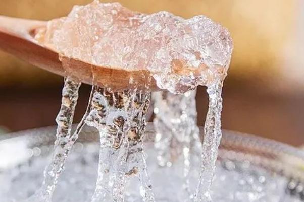 雪燕和燕窩哪個(gè)好 雪燕是什么東西 雪燕和燕窩哪個(gè)好 雪燕是什么東西