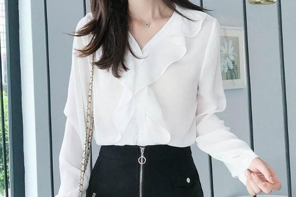 雪紡襯衫的蝴蝶結怎么系 雪紡襯衫是要買大點嗎 雪紡襯衫的蝴蝶結怎么系 雪紡襯衫是要買大點嗎