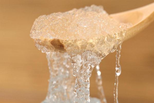 雪燕和燕窩哪個(gè)好 雪燕是什么東西 雪燕和燕窩哪個(gè)好 雪燕是什么東西