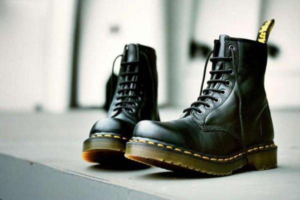 馬丁靴需要買(mǎi)加絨的嗎 馬丁靴需要買(mǎi)大一碼嗎