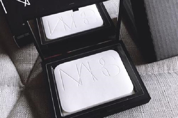 nars大白餅是定妝還是補(bǔ)妝 nars大白餅是散粉嗎 nars大白餅是定妝還是補(bǔ)妝 nars大白餅是散粉嗎