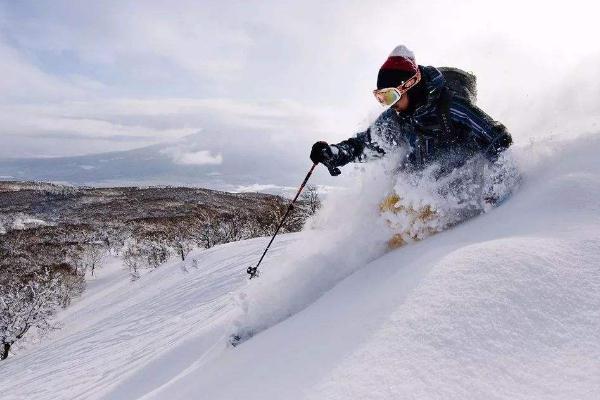 滑雪需要自己準備什么 一個雪季花7萬今冬滑雪有多火 滑雪需要自己準備什么 一個雪季花7萬今冬滑雪有多火