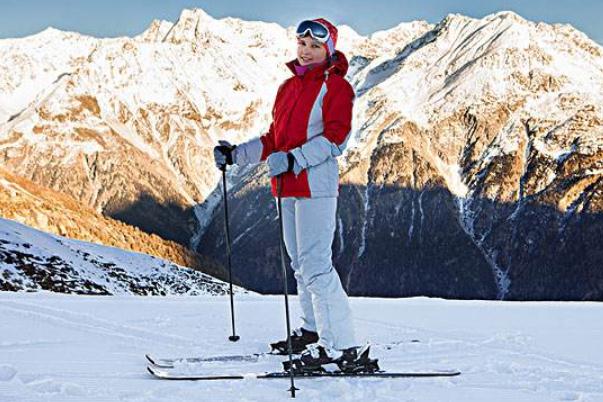 滑雪服能當(dāng)沖鋒衣穿嗎 滑雪服的功能介紹 滑雪服能當(dāng)沖鋒衣穿嗎 滑雪服的功能介紹