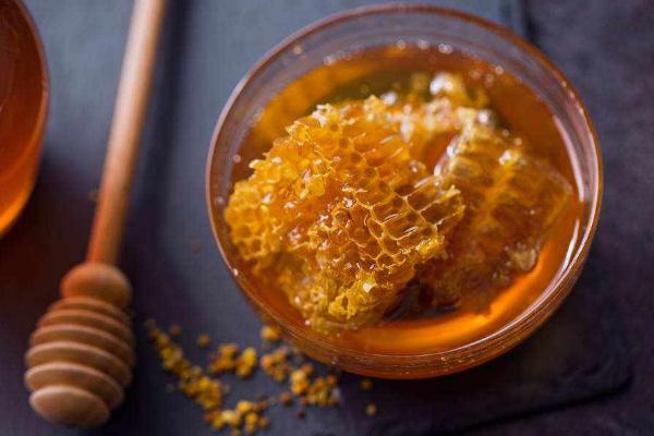 蜂膠要放冰箱保存嗎 蜂膠該如何保存 蜂膠要放冰箱保存嗎 蜂膠該如何保存