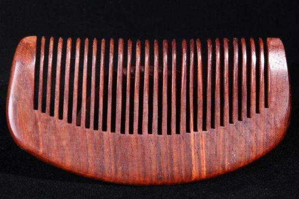 木梳子油了該怎么辦 木梳子的保養(yǎng)方法 木梳子油了該怎么辦 木梳子的保養(yǎng)方法