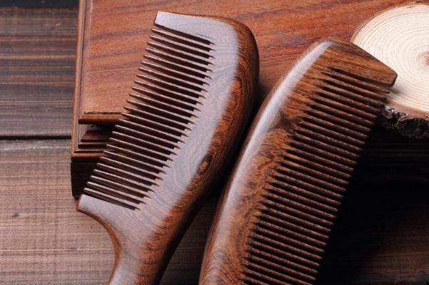 木梳子對(duì)頭發(fā)好嗎 木梳會(huì)發(fā)霉嗎 木梳子對(duì)頭發(fā)好嗎 木梳會(huì)發(fā)霉嗎