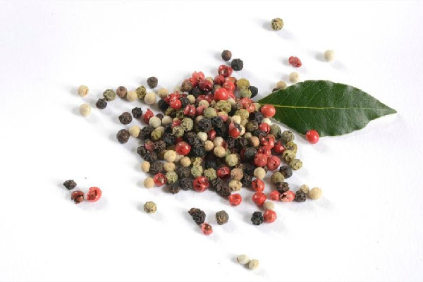 胡椒和黑胡椒有什么區(qū)別 胡椒和花椒的區(qū)別 胡椒和黑胡椒有什么區(qū)別 胡椒和花椒的區(qū)別