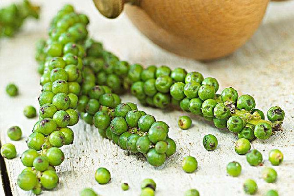 胡椒可以生吃嗎 胡椒可以煲什么湯 胡椒可以生吃嗎 胡椒可以煲什么湯