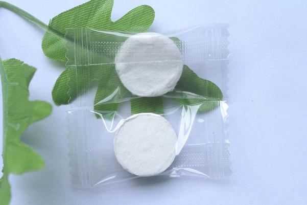 壓縮面膜會(huì)過(guò)敏嗎 如何判斷壓縮面膜里有沒(méi)有熒光劑 壓縮面膜會(huì)過(guò)敏嗎 如何判斷壓縮面膜里有沒(méi)有熒光劑