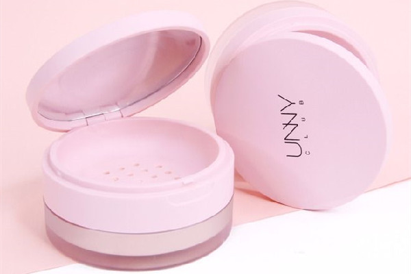 蜜粉可以撲頭發(fā)嗎 蜜粉可以頭發(fā)去油嗎 蜜粉可以撲頭發(fā)嗎 蜜粉可以頭發(fā)去油嗎