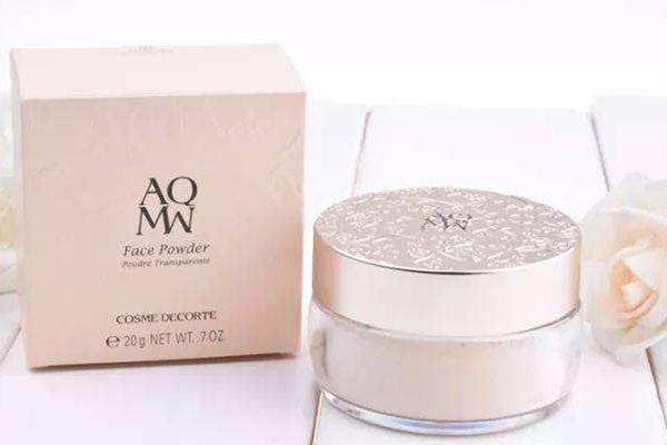 蜜粉在哪個(gè)步驟用 蜜粉的正確用法 蜜粉在哪個(gè)步驟用 蜜粉的正確用法