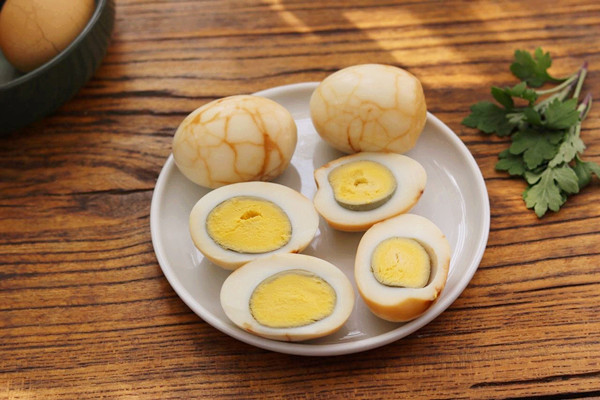 茶葉蛋的熱量是多少大卡 茶葉蛋在減肥期間可以吃嗎 茶葉蛋的熱量是多少大卡 茶葉蛋在減肥期間可以吃嗎