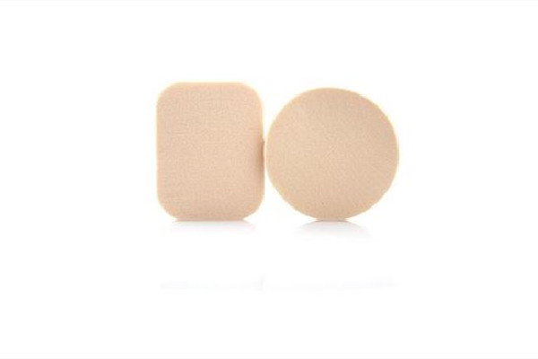 蜜粉撲和粉撲的區(qū)別 蜜粉撲可以上粉底液?jiǎn)? alt=