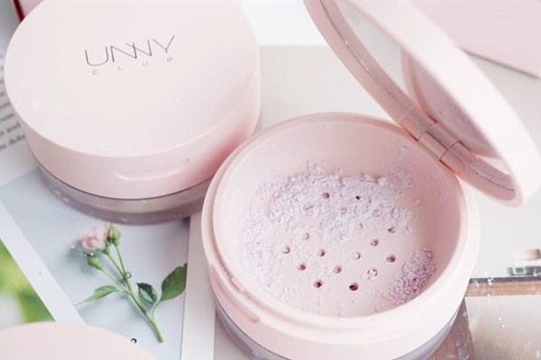 蜜粉在哪個(gè)步驟用 蜜粉的正確用法 蜜粉在哪個(gè)步驟用 蜜粉的正確用法