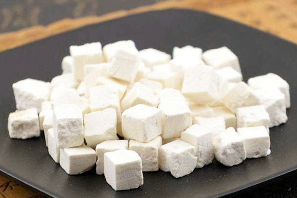 茯苓泡水可以天天喝嗎 茯苓泡水喝可以抗腫瘤嗎 茯苓泡水可以天天喝嗎 茯苓泡水喝可以抗腫瘤嗎