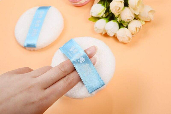 粉撲一般用多久 粉撲用完了放哪里 粉撲一般用多久 粉撲用完了放哪里