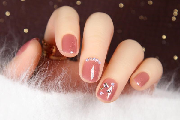 穿戴甲對指甲有傷害嗎 穿戴甲怎么戴才能更牢固 穿戴甲對指甲有傷害嗎 穿戴甲怎么戴才能更牢固