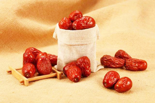 西域美農(nóng)紅棗經(jīng)期可以吃嗎 西域美農(nóng)紅棗哪些人不適合吃 西域美農(nóng)紅棗經(jīng)期可以吃嗎 西域美農(nóng)紅棗哪些人不適合吃