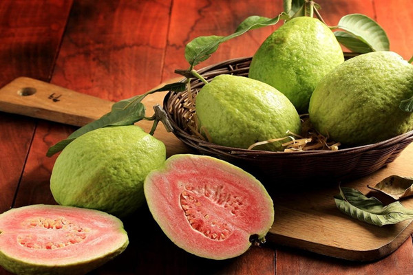 番石榴紅心和白心哪個好吃 番石榴的籽能不能吃 番石榴紅心和白心哪個好吃 番石榴的籽能不能吃