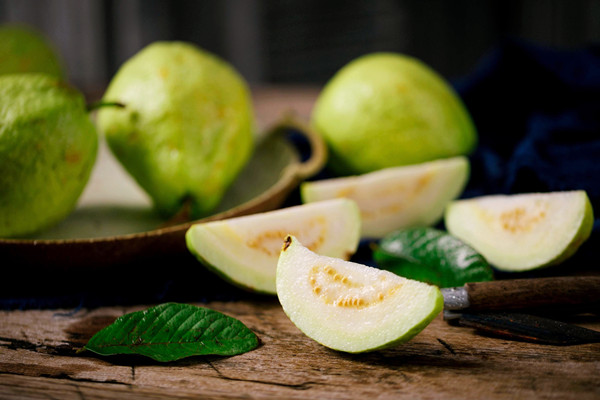 番石榴紅心和白心哪個好吃 番石榴的籽能不能吃 番石榴紅心和白心哪個好吃 番石榴的籽能不能吃