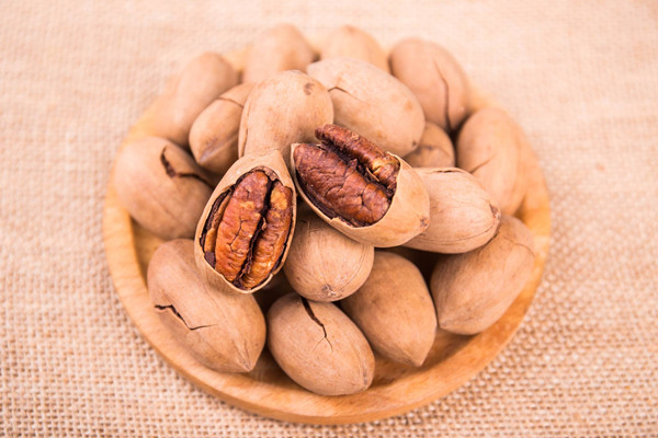 百草味碧根果小孩能吃嗎 百草味碧根果小孩吃了有什么好處 百草味碧根果小孩能吃嗎 百草味碧根果小孩吃了有什么好處