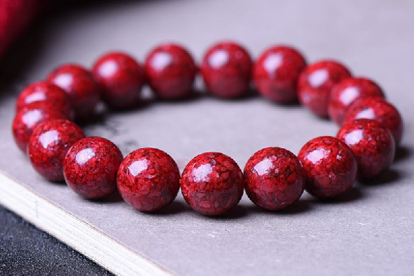 朱砂的作用和效果 朱砂可以長期佩戴嗎 朱砂的作用和效果 朱砂可以長期佩戴嗎