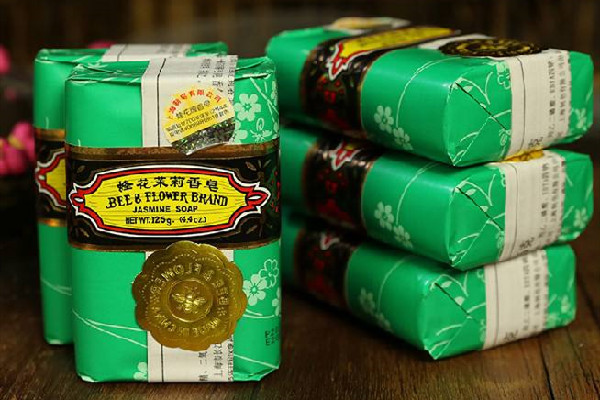 蜂花檀香皂的功效和作用 蜂花檀香皂可以洗澡嗎 蜂花檀香皂的功效和作用 蜂花檀香皂可以洗澡嗎